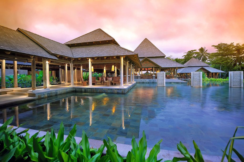 Seychelles Luxury Save Up to 35% 2 492705004 659919056819204 3222239923501085519 n 1 Louise and Scott at Hays Travel