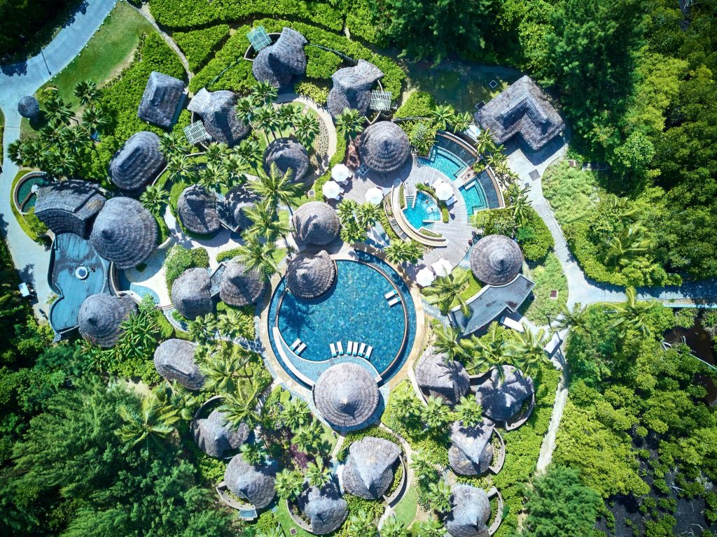 Seychelles Luxury Save Up to 35% 3 493087495 659918830152560 374058534727750337 n 1 Louise and Scott at Hays Travel