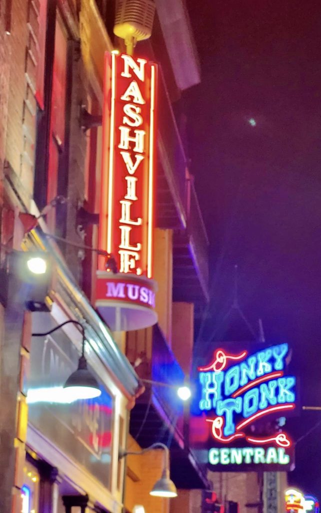 Outstanding Elvis Presley Tour Package from £2425pp 23 494436448 3887310898266007 7819308651490646550 n Louise and Scott at Hays Travel
