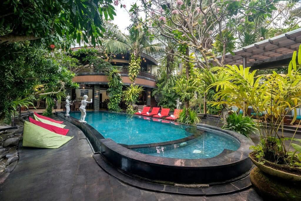 Beautiful Bali: 14 Nights from £999pp – Paradise Awaits 6 494691716 2059027527939753 5459746628809432952 n 1 Louise and Scott at Hays Travel
