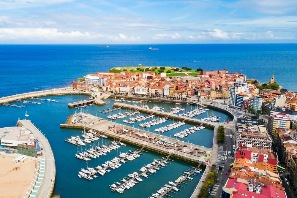 🚢 1. Why Cruises from Southampton Are Stress-Free Amazing no stress travel🚢 2 494691957 1091342556361907 6067780262088055305 n 1 Louise and Scott at Hays Travel