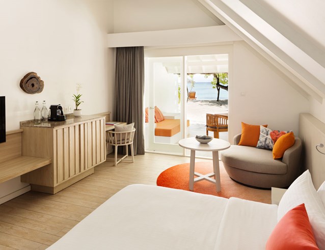 9 Nights in Maldives: Save 37% on Luxury Escape 6 494855204 10164781594214688 13597449252815394 n Louise and Scott at Hays Travel