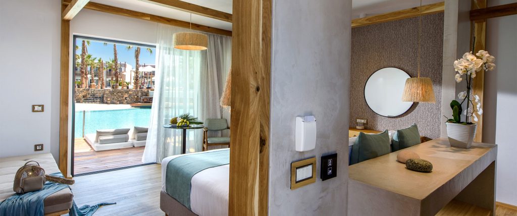8 Reasons to Choose Amazing Stella Island Resort from £1,539 5 494957178 1874387593342799 6819712898120194373 n Louise and Scott at Hays Travel