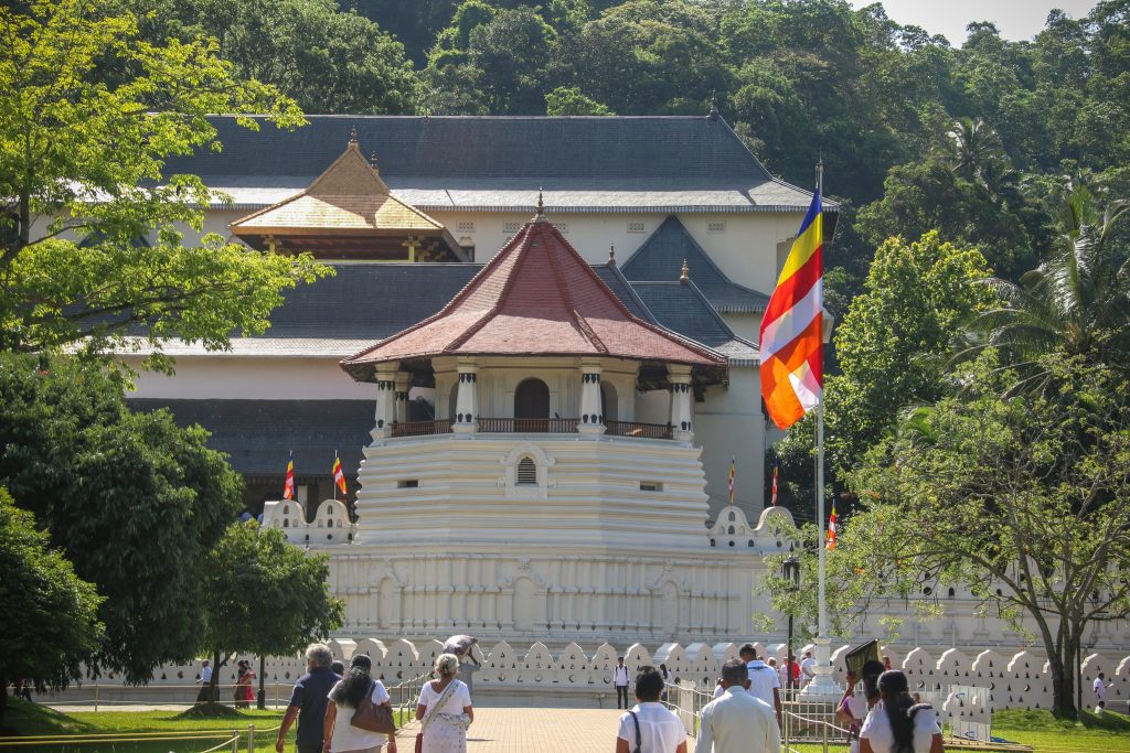 Outstanding 13-Night Sri Lanka and Maldives twin-centre holiday from £4,399pp 7 495024415 2459953147691036 6964244537972611096 n Louise and Scott at Hays Travel