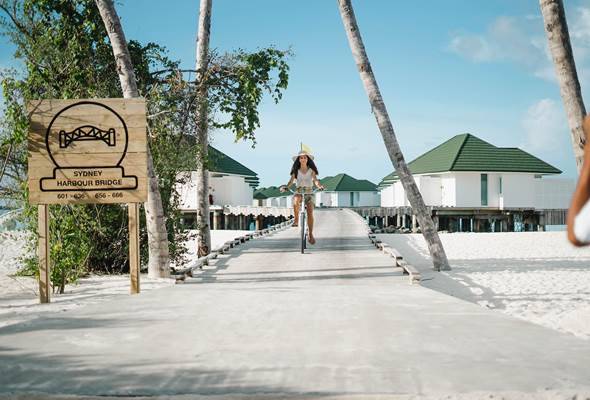 Maldives Hot Deal - The Amazing Siyam World Maldives Easter 2026 Offer 2 495372086 10164781627804688 8516461053123344287 n Louise and Scott at Hays Travel