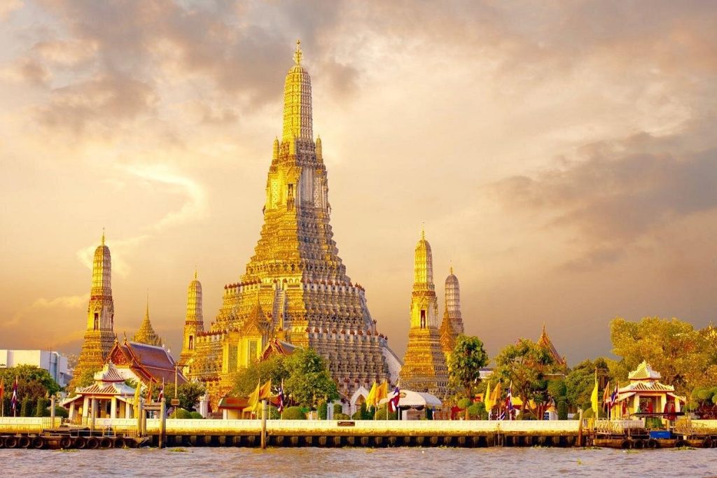 Amazing 22 Night Far East Multi Centre Mega Deal 14 495375302 10164834865144688 5007643122204072551 n Louise and Scott at Hays Travel