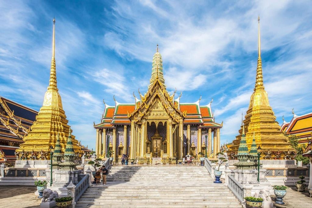 Amazing 22 Night Far East Multi Centre Mega Deal 9 495376585 10164834865239688 8831540274104016351 n Louise and Scott at Hays Travel