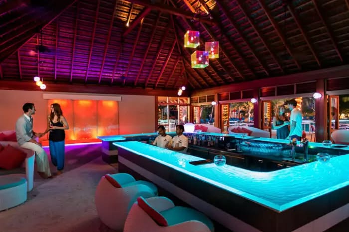 Amazing Twin Centre Abu Dhabi & Maldives 2026: 10 Nights of Luxury From £2590pp 4 495569956 10164781667559688 1396143098559445809 n Louise and Scott at Hays Travel