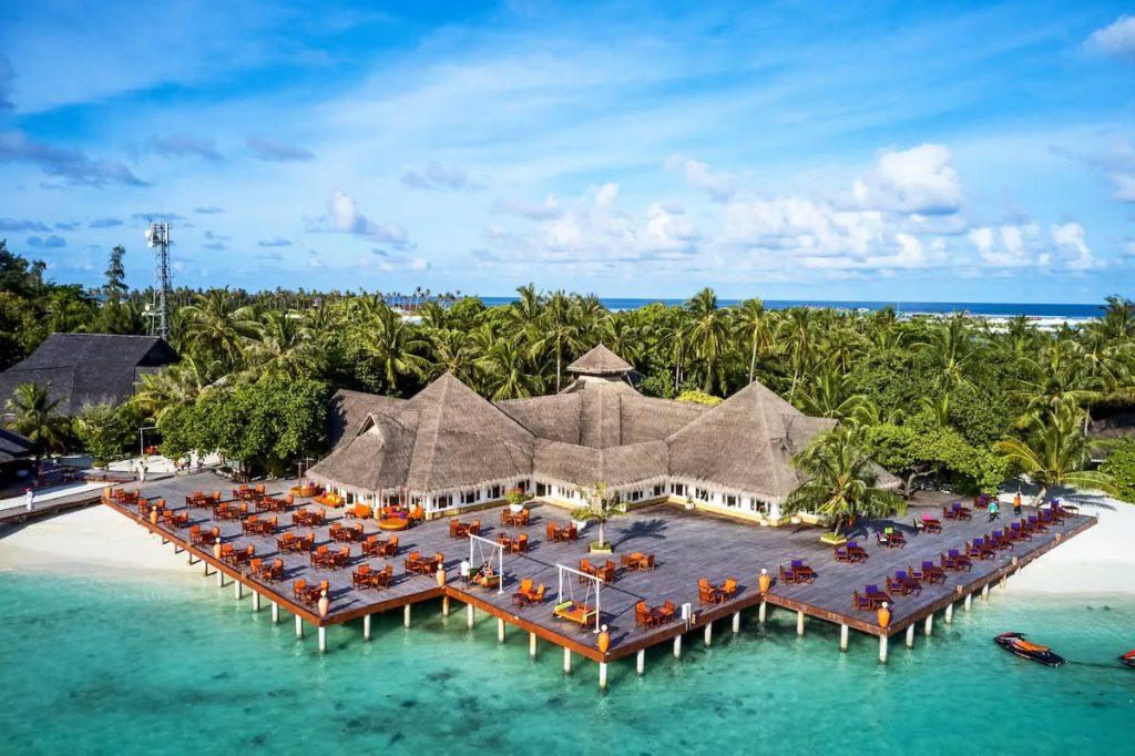 Amazing Sun Siyam Olhuveli From £8,359 7 495700831 10164830362934688 2158476106998864793 n Louise and Scott at Hays Travel