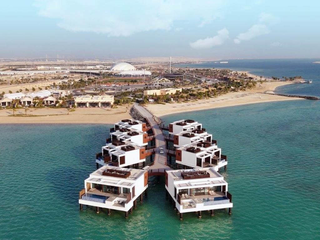 7 Ultimate Luxury Experiences in the UAE: Explore 2025 from 5 nights from only £1,390 per person! 3 499126307 548645081656456 1583465471438591453 n 1 Louise and Scott at Hays Travel