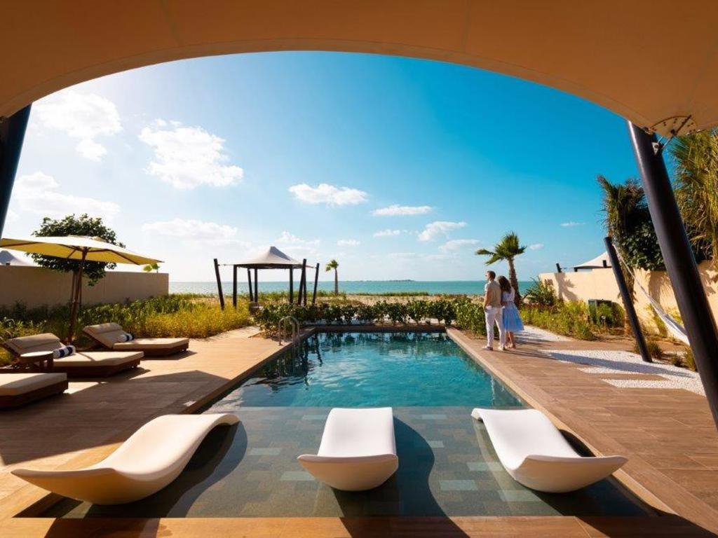 7 Ultimate Luxury Experiences in the UAE: Explore 2025 from 5 nights from only £1,390 per person! 6 499204562 548645228323108 7133492156263498583 n Louise and Scott at Hays Travel