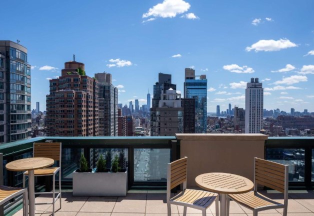 Dreamy Valentine’s Escape in New York 2027 3 499691845 10234343361832701 3981197590460789884 n Louise and Scott at Hays Travel