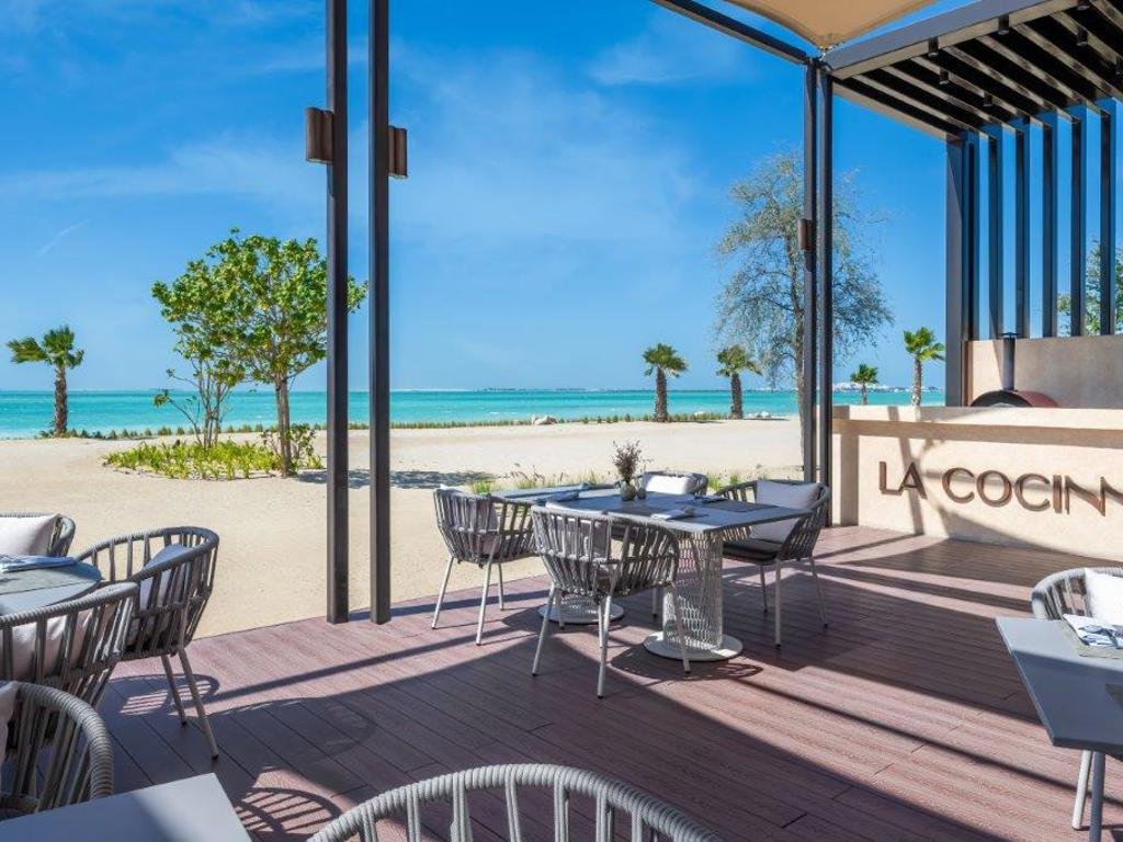 7 Ultimate Luxury Experiences in the UAE: Explore 2025 from 5 nights from only £1,390 per person! 4 499929724 548645531656411 2219810379922914363 n Louise and Scott at Hays Travel