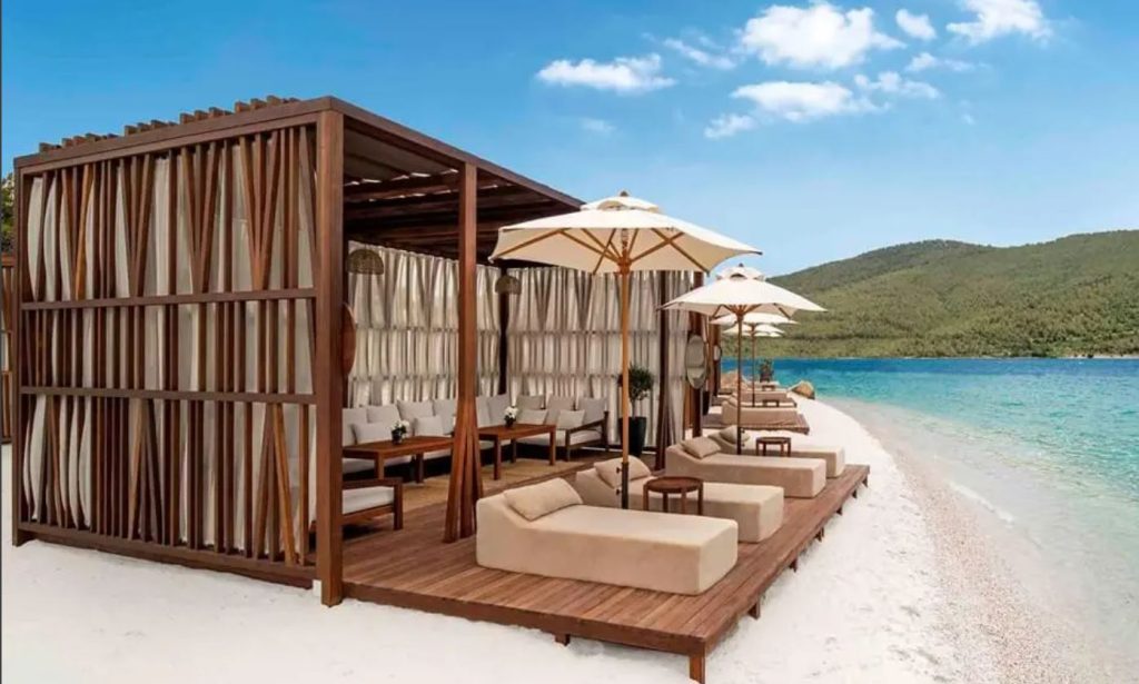 7 Amazing reasons to book to book with Easyjet Holidays and Louise and Scott 6 Capture3 Louise and Scott at Hays Travel
