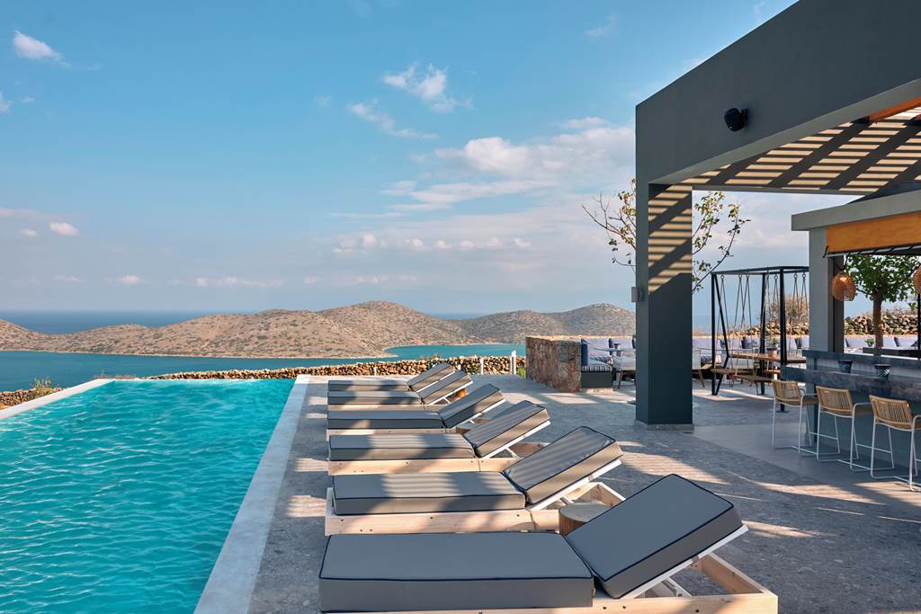 Discover why booking Jet2 Holidays through Louise & Scott at Hays Travel is the savvy traveller's choice. 4 HER 87255 Domes Aulus Elounda Suites Cool Inclusive 0224 39 Louise and Scott at Hays Travel