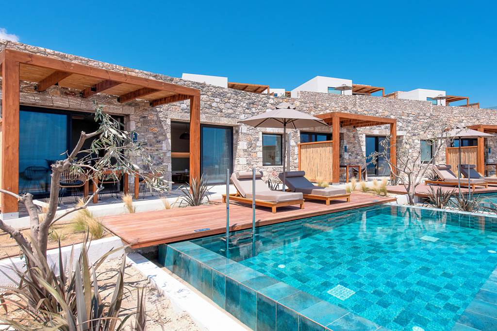 Jet2 Holidays Beautiful KOIA All Suite Wellbeing Resort Agios Fokas, Kos from £1,207 12 KGS 84325 KOIA All Suite Wellbeing Resort 1123 05 Louise and Scott at Hays Travel
