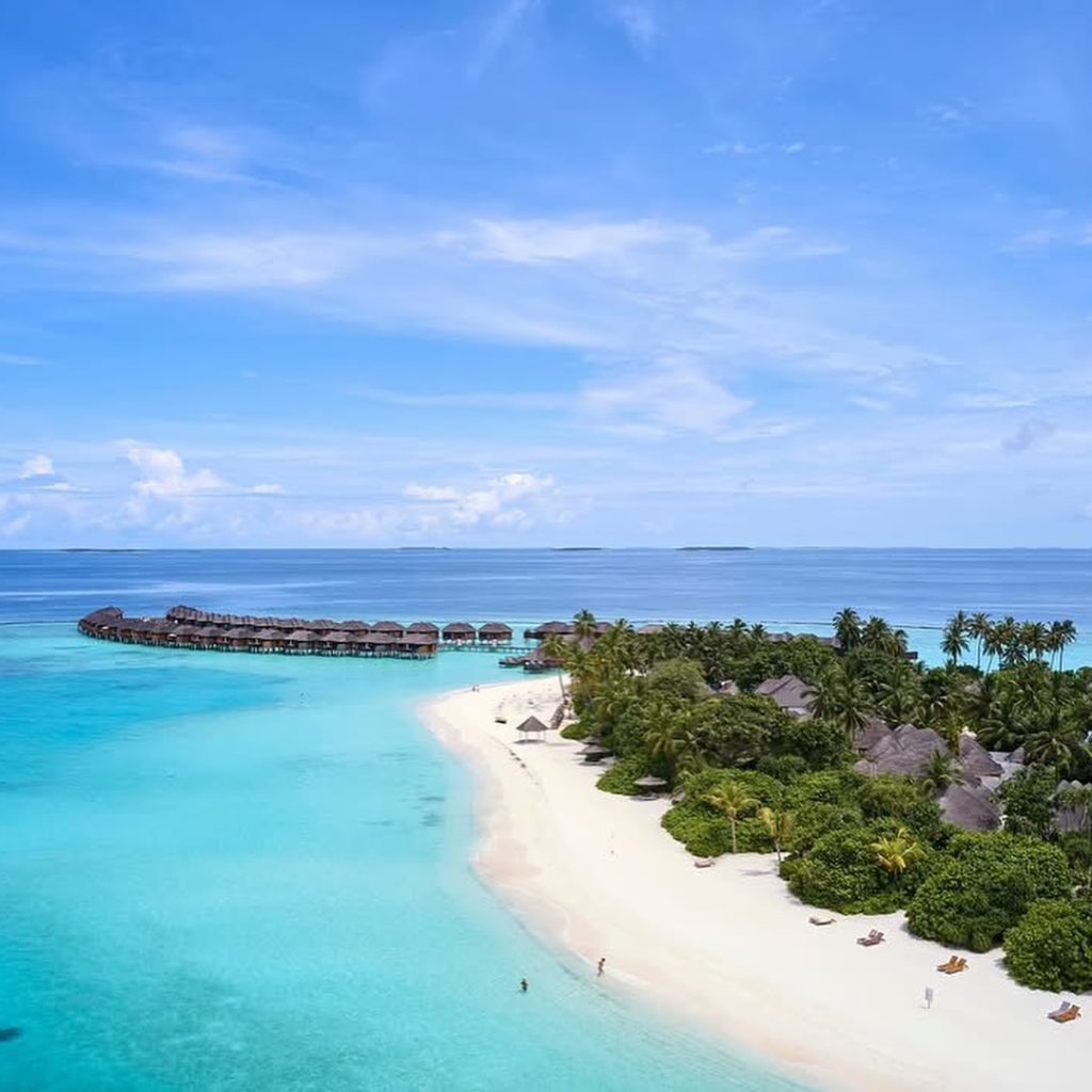 Discover the Ultimate Maldives Escape to Sun Siyam Iru Fushi 9 nights from just £2,820 pp! 5 501487841 17977340201845126 8382620926295603483 n Louise and Scott at Hays Travel