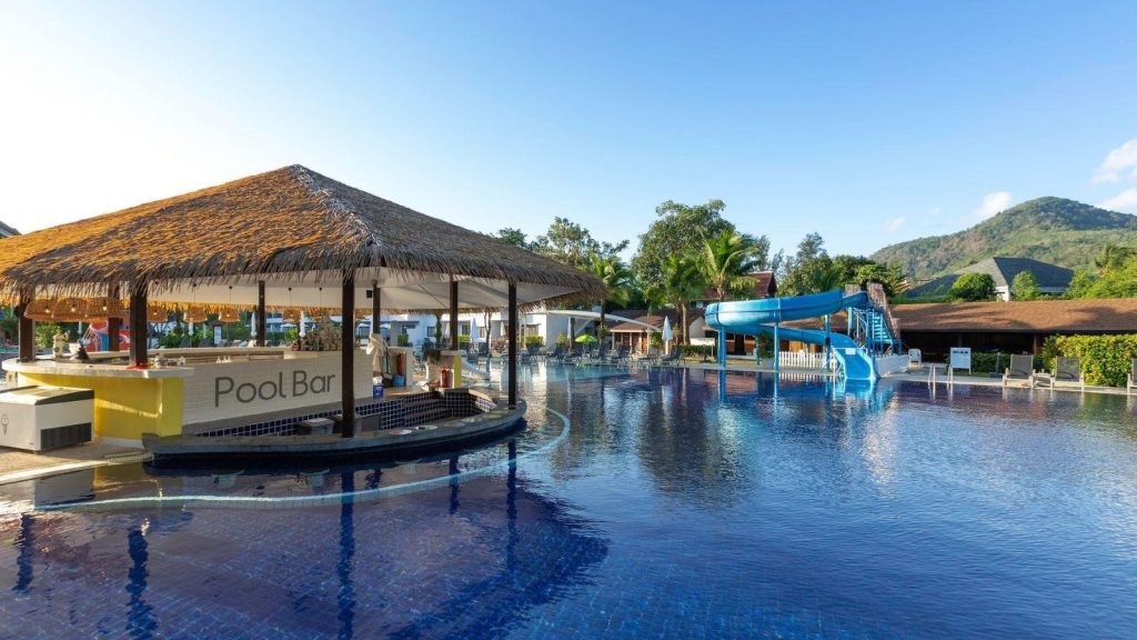 Dream Family Fun Escape Awaits THAILAND FAMILY FUN from £5,199 9 503277580 697472903004735 4507132766608342689 n Louise and Scott at Hays Travel