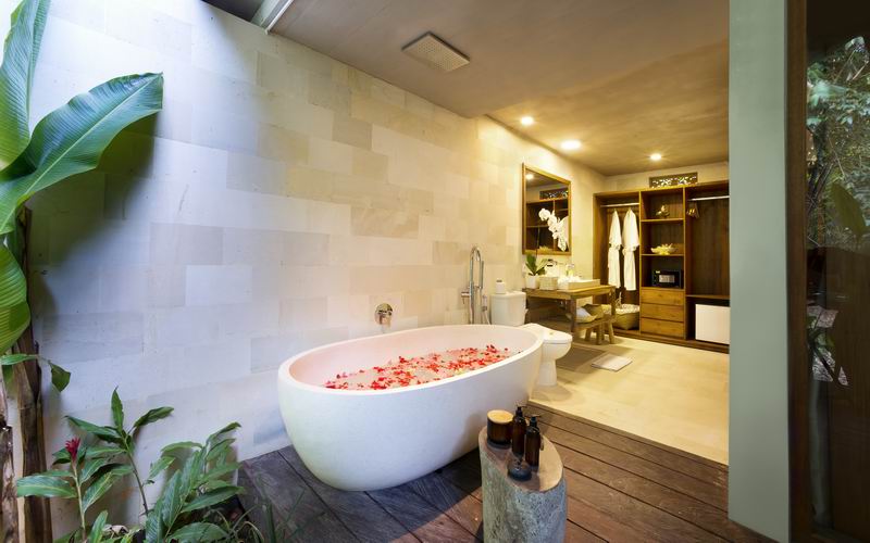 Luxury Bali Yoga Retreat at 4* Kalapa Resort & Yoga Retreat 5 503755757 10164942294344688 9053930065161149395 n Louise and Scott at Hays Travel