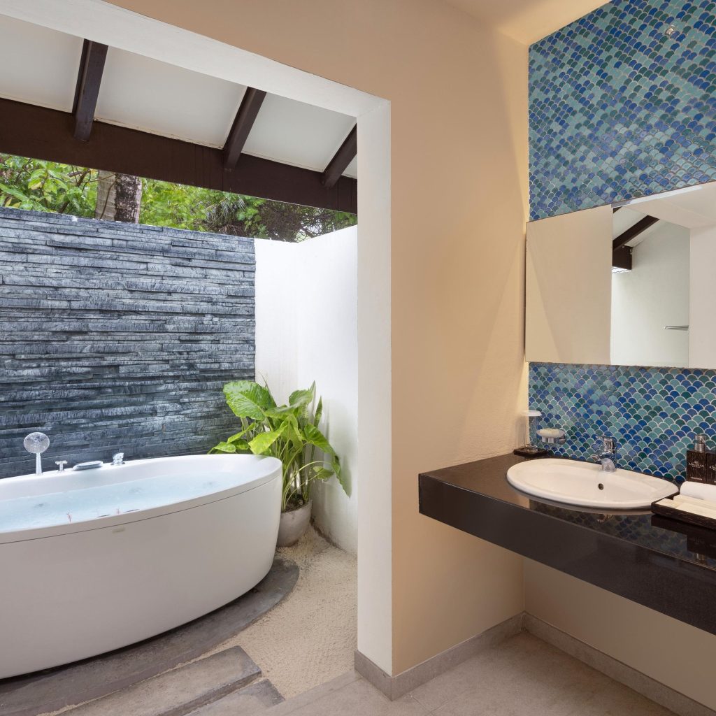 Amazing Adaaran Select Meedhupparu - Luxury Bespoke Holidays with Louise & Scott from £2149pp 6 503805783 1147701084068637 1027792198663814677 n Louise and Scott at Hays Travel