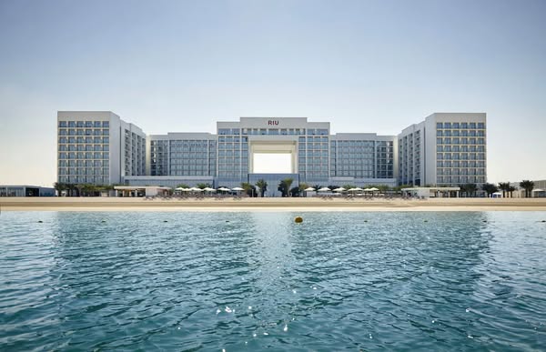 Ultimate Triple Centre Escape: Dubai, Sri Lanka & Maldives from £3,349 per person 15 504272317 2991122051059090 1241909592325120202 n Louise and Scott at Hays Travel