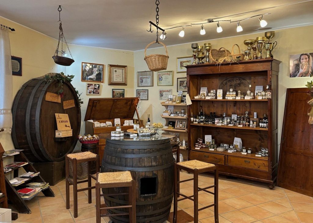 Tuscany & Rome Wine Discovery – Your Ultimate Italian Wine Tasting Adventure from £1589pp 5 507060458 10164997938619688 8773253594433084489 n Louise and Scott at Hays Travel