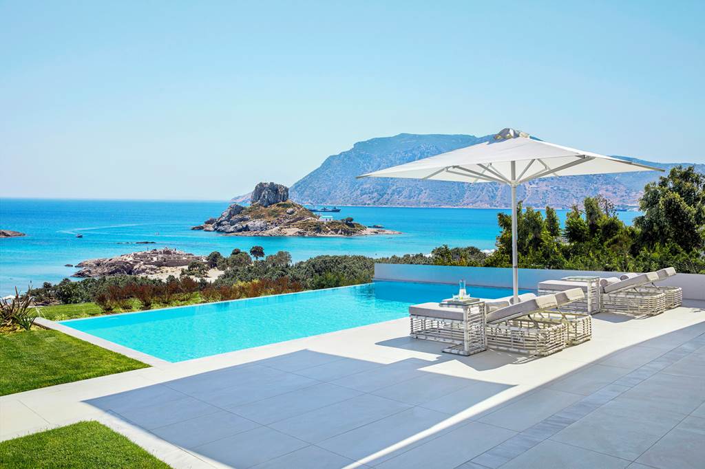 Your Holiday to Ikos Aria: Ultimate Luxury Escape Experience From £2361pp 4 KGS 79201 Ikos Aria 0224 08 1 Louise and Scott at Hays Travel