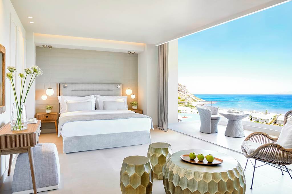 Your Holiday to Ikos Aria: Ultimate Luxury Escape Experience From £2361pp 21 KGS 79201 Ikos Aria 1019 04 Louise and Scott at Hays Travel