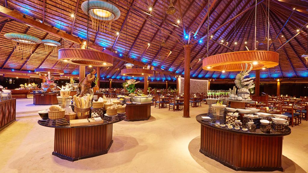 Luxury at Kuredu Maldives Resort & Spa – Your Gateway to Paradise From £2058.60pp 34 KoamasRestaurant2 Louise and Scott at Hays Travel