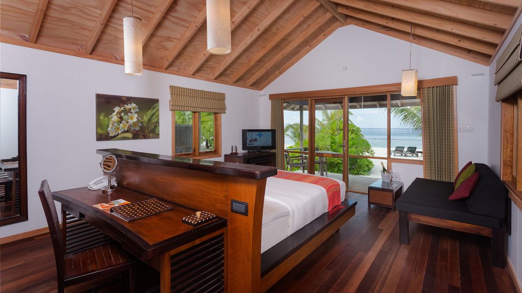 Luxury at Kuredu Maldives Resort & Spa – Your Gateway to Paradise From £2058.60pp 35 O bv bed 1600 900 Louise and Scott at Hays Travel