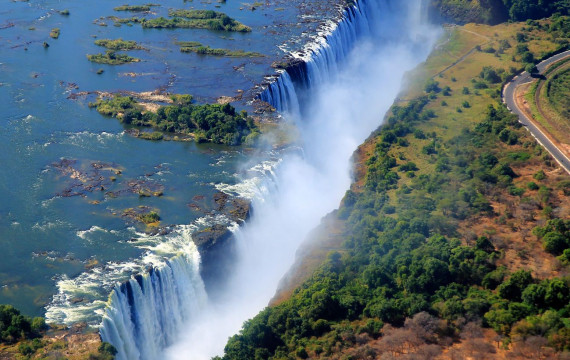 Victoria Falls & Botswana Unveiled: A 10‑Night Ultimate Safari Journey 13 Victoria Falls
