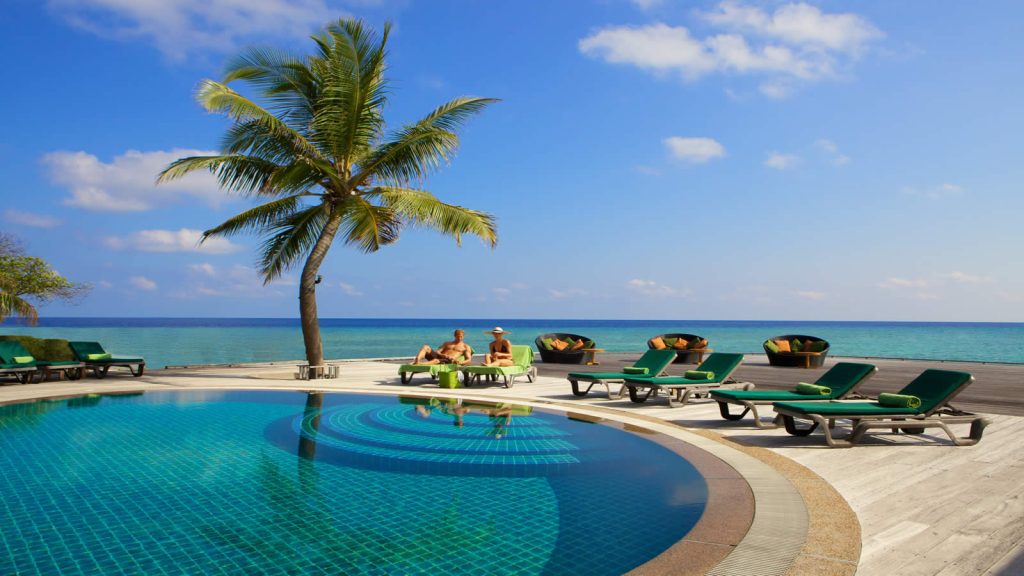 Luxury at Kuredu Maldives Resort & Spa – Your Gateway to Paradise From £2058.60pp 8 relax6 1 Louise and Scott at Hays Travel