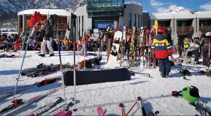 Escape Ski Holiday Discover Hotel Rivé: Bardonecchia's from £896pp 10 ski1 1 Louise and Scott at Hays Travel