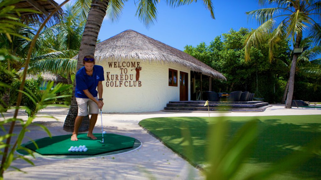 Luxury at Kuredu Maldives Resort & Spa – Your Gateway to Paradise From £2058.60pp 15 sports6 Louise and Scott at Hays Travel