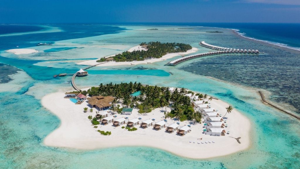 Amazing Cinnamon Hakuraa Huraa All Inclusive Maldives Water Villa – From £2,709 10 512694265 714305337988158 6411865711064013530 n Louise and Scott at Hays Travel