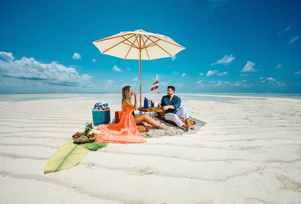 Amazing Siyam Olhuveli Maldives Half Term Family Deal – 7 Nights from £5,196 Total! 6 518290533 10165196557919688 2737744560595254139 n Louise and Scott at Hays Travel