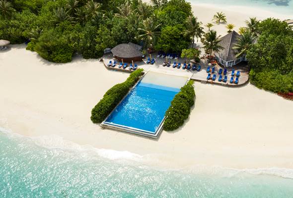 Amazing Siyam Olhuveli Maldives Half Term Family Deal – 7 Nights from £5,196 Total! 11 518327154 10165196558014688 3504951899087206611 n 1 Louise and Scott at Hays Travel