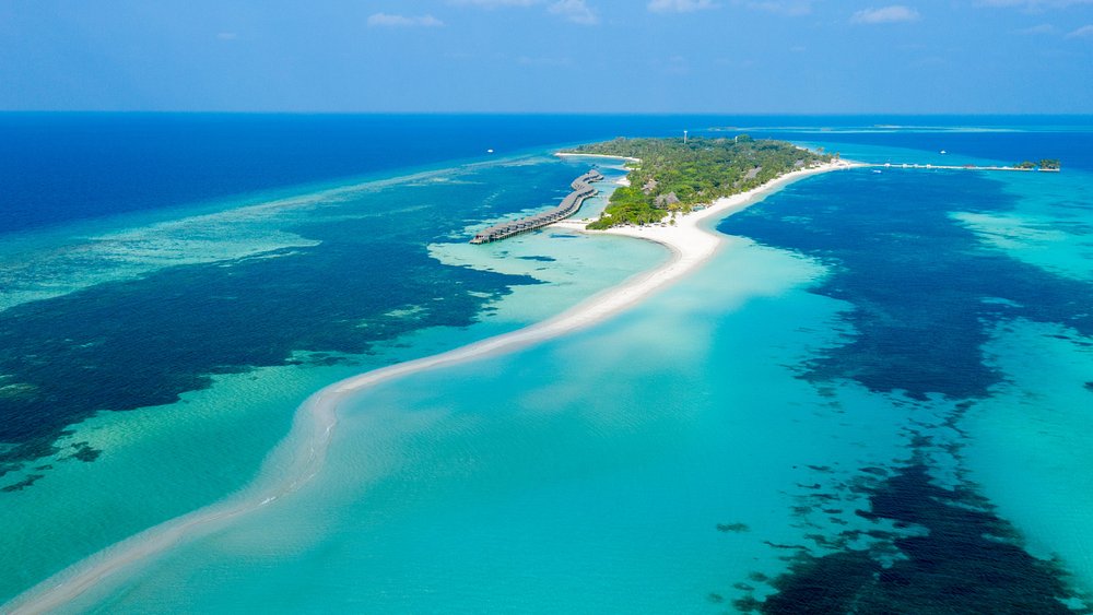 kuredu sandbank aerial Louise and Scott at Hays Travel