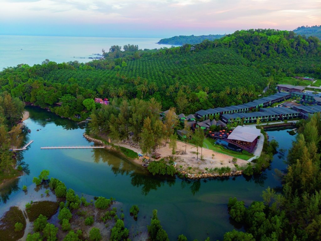 Phuket, Khao Lak & Elephant Hills 2-Night Jungle Safari – 15 Nights from £1,749 3 526432799 742866355132056 7376581307669883515 n 1 Louise and Scott at Hays Travel