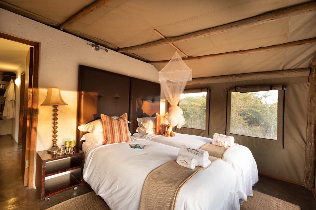 527400561 746685221653698 7609256517212782017 n Louise and Scott at Hays Travel