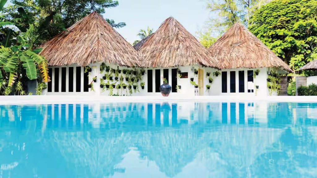 Amazing Maldives 2026 All-Inclusive Escape: Equator Village from £2,089pp 13 527806972 1174505711372463 9185503892268125385 n Louise and Scott at Hays Travel