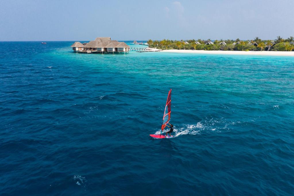 Amazing 40% off Heritance Aarah Maldives Holiday from £5199pp 4 528331506 1148563917305188 6816457679831826326 n 1 Louise and Scott at Hays Travel