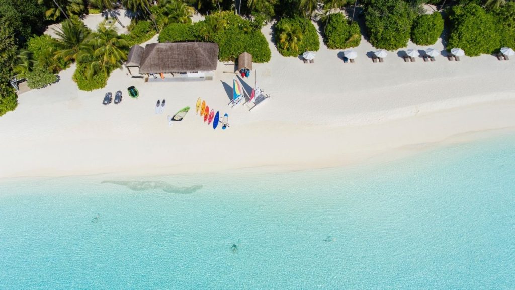 533134781 754626390622719 3664677430630419248 n Louise and Scott at Hays Travel