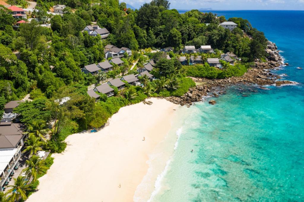 Save 30% on this Seychelles Two Island Combination! 1 536222641 1162453359249577 1036291488357549934 n 1 Louise and Scott at Hays Travel