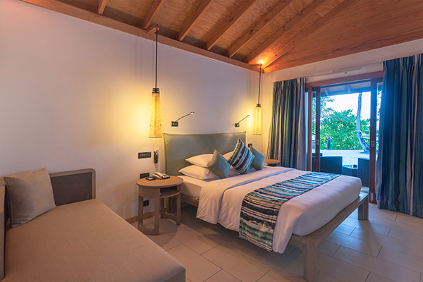 Beach Villa 3 600x400 1 Louise and Scott at Hays Travel