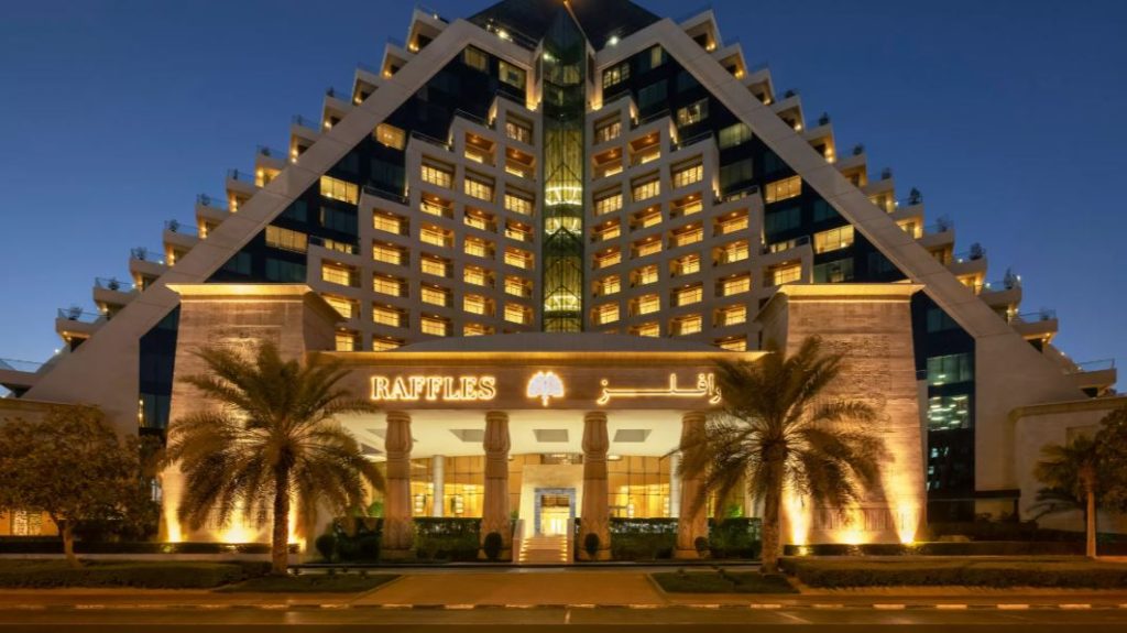 The Ultimate Luxury Twin Centre Holiday: Maldives & Dubai from £3149pp 3 Capture13 4 Louise and Scott at Hays Travel