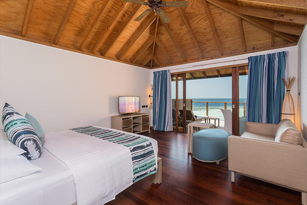 Jacuzzi Water Villa 4 600x400 1 Louise and Scott at Hays Travel