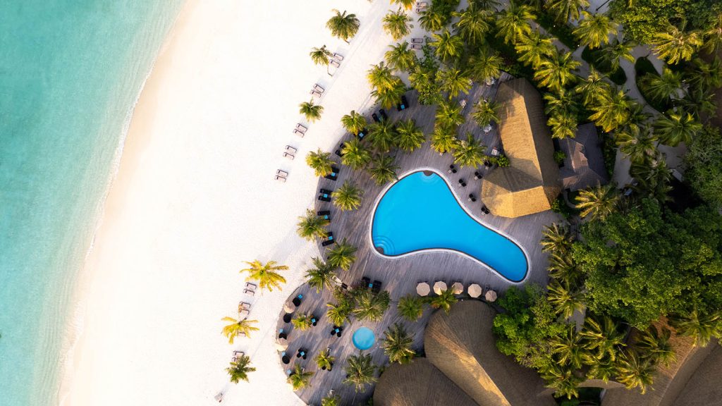 Kuredu o pool aerial 1600x900 1 Louise and Scott at Hays Travel