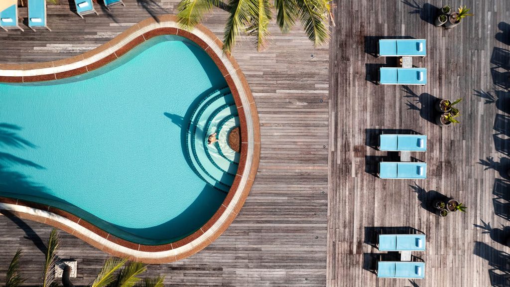 Kuredu Pools OPool 1600x900 min 1 Louise and Scott at Hays Travel