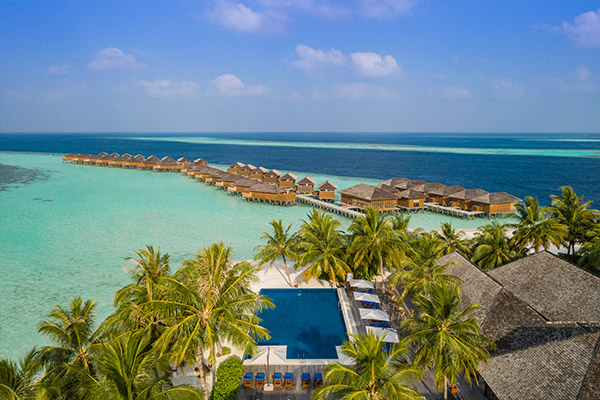 Vilamendhoo Aerial 2 600x400 1 Louise and Scott at Hays Travel